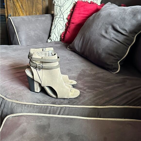 White mountain taupe color open toe booty with zippers size 7.5 - Picture 7 of 11